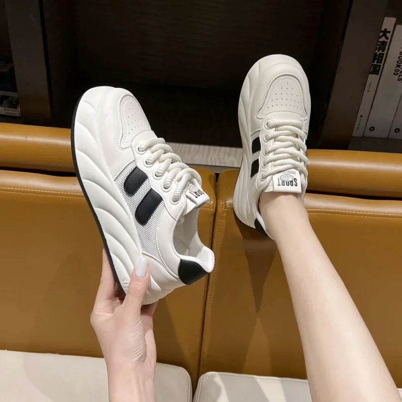 2024 Sneakers bianche da donna autunno stringate fondo spesso appartamenti Casual antiscivolo scarpe sportive da passeggio all'aperto Sapatos Femininos