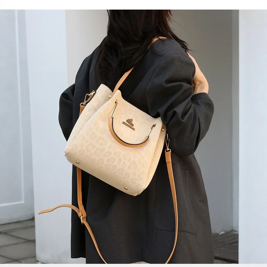 

Elegant Leather Tote Bag for Women - Large Capacity Bucket Purse, Soft & Stylish, Shoulder Handbag, Minimalist Chic