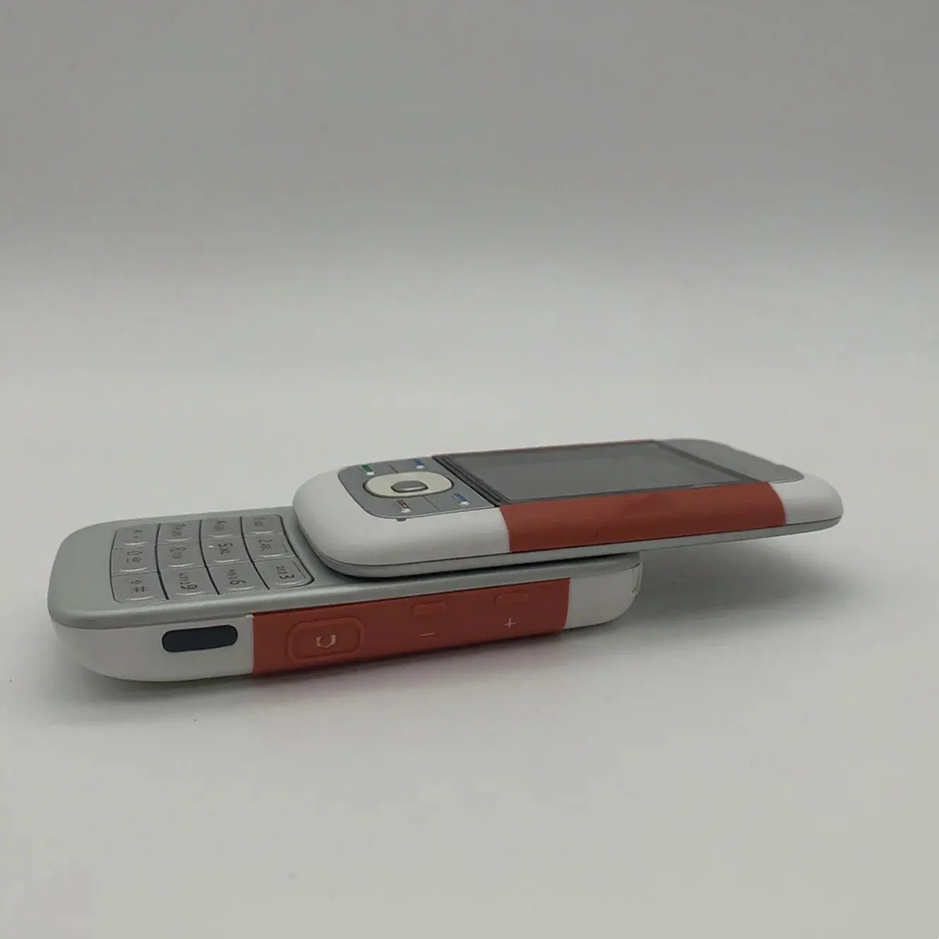 لوحة مفاتيح أصلية غير مقفلة 5300 بشريحة واحدة GSM 900/1800/1900 بلوتوث 860 مللي أمبير في الساعة للهاتف المحمول متعددة اللغات مصنوعة في فنلندا