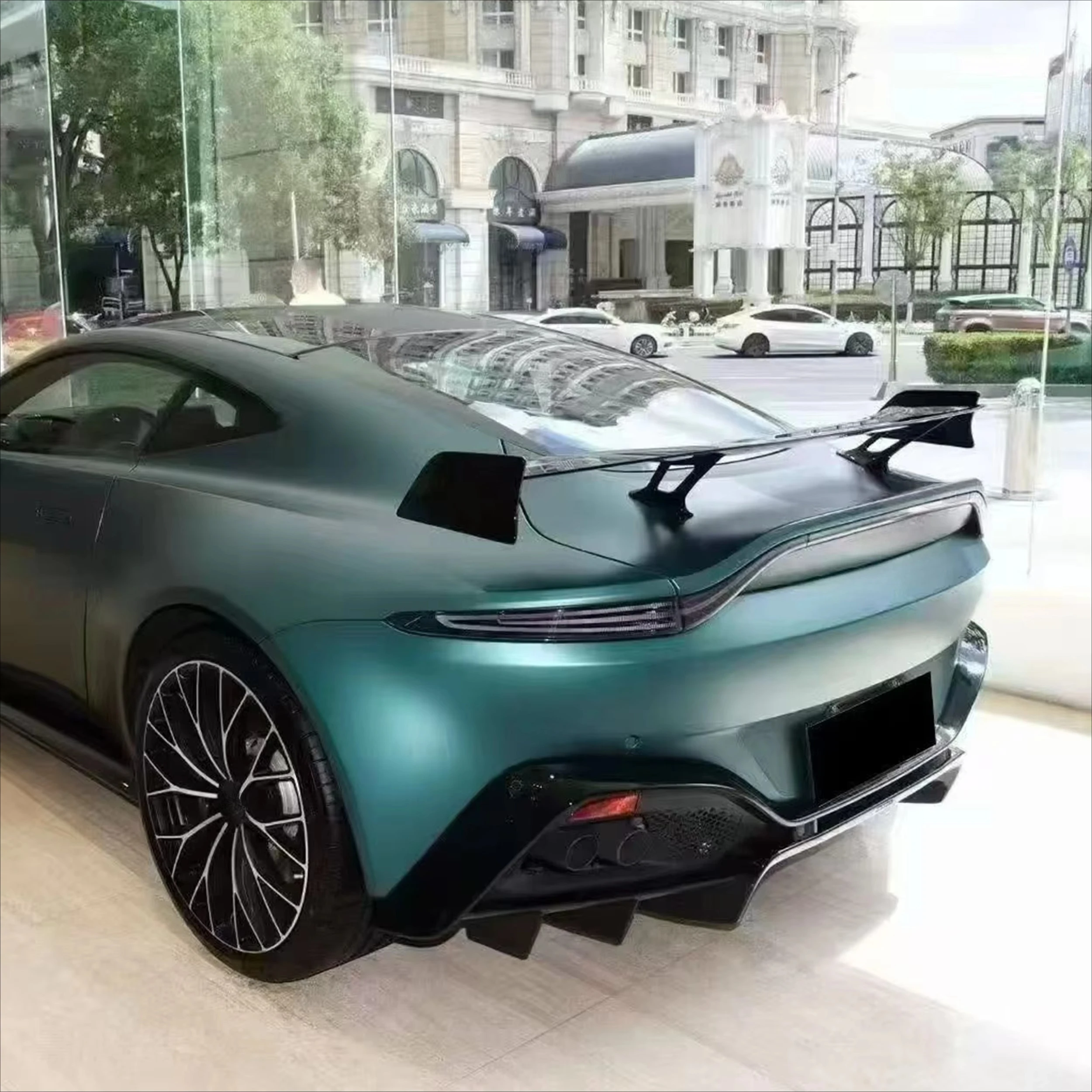Good Fitment Dry Carbon Fiber F1 Style Rear Trunk Spoiler for Aston Martin Vantage V8 2021-2026 Vantage V8 Spoiler