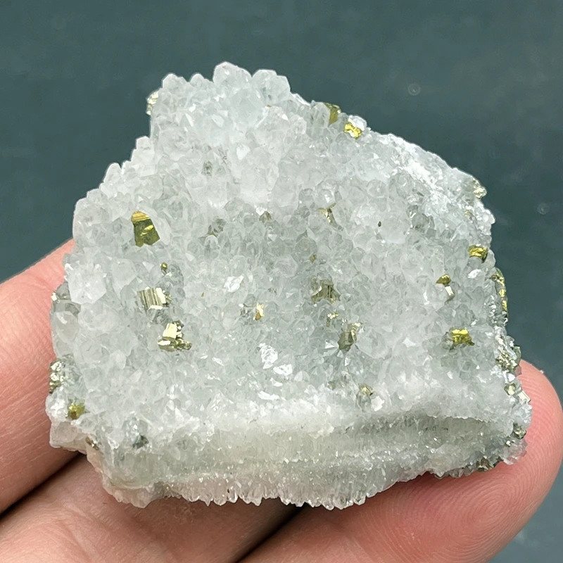 

Natural crystal cluster and pyrite symbiosis crystal cluster meditation energy healing stone home decoration mineral specimen