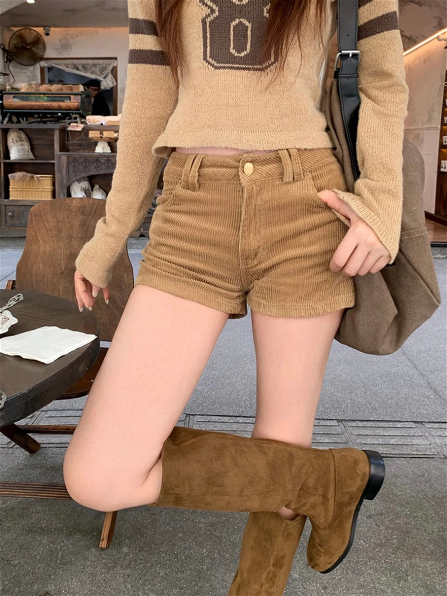 شورت نسائي كاجوال من القطيفة المضلعة باللون الكاكي الأمريكي بمقاسات كبيرة، بخصر منخفض وساق مستقيمة، تصميم A-Line ملفوف، شورت ...