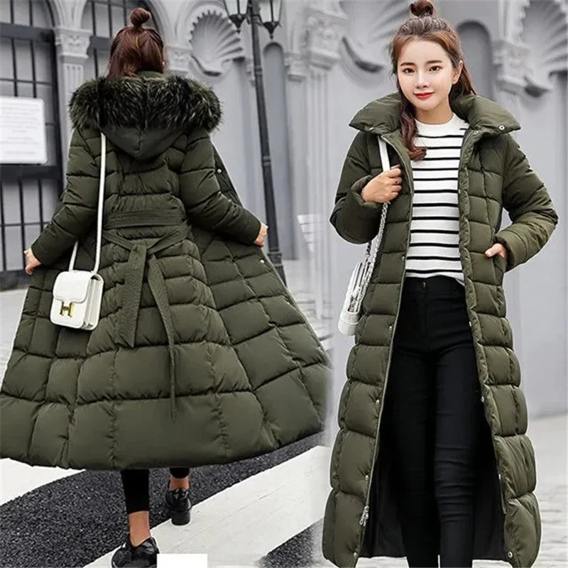 Jaket Musim Dingin Baru 2025 Mantel Panjang Berlapis Katun Bertudung Kerah Bulu Parka Wanita Pakaian Luar Tebal Hangat Longgar Korea