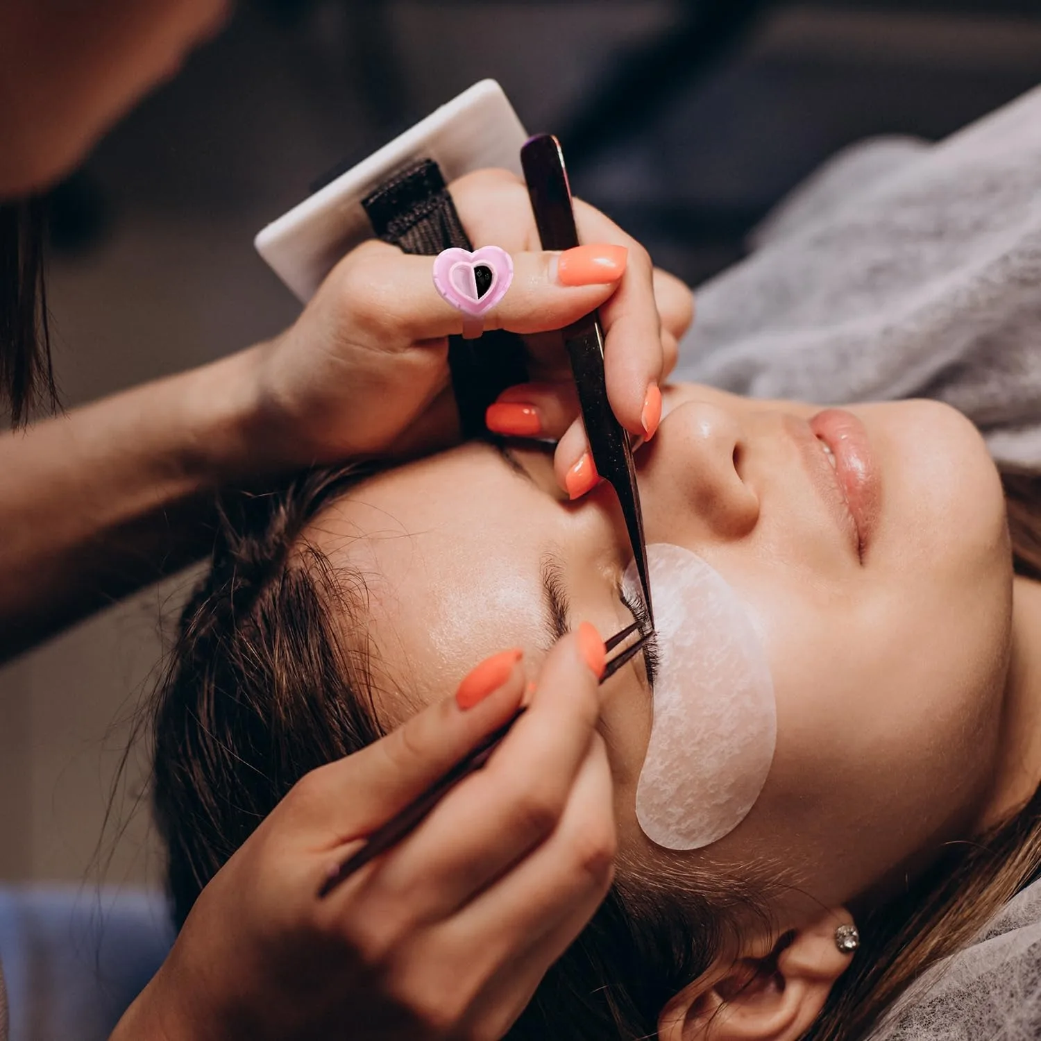 500 sztuk uchwyt pierścieniowy do przedłużania rzęs jednorazowe kubki na klej w kształcie serca dla inteligentnych fanów rzęs i materiałów do przedłużania kwiatów