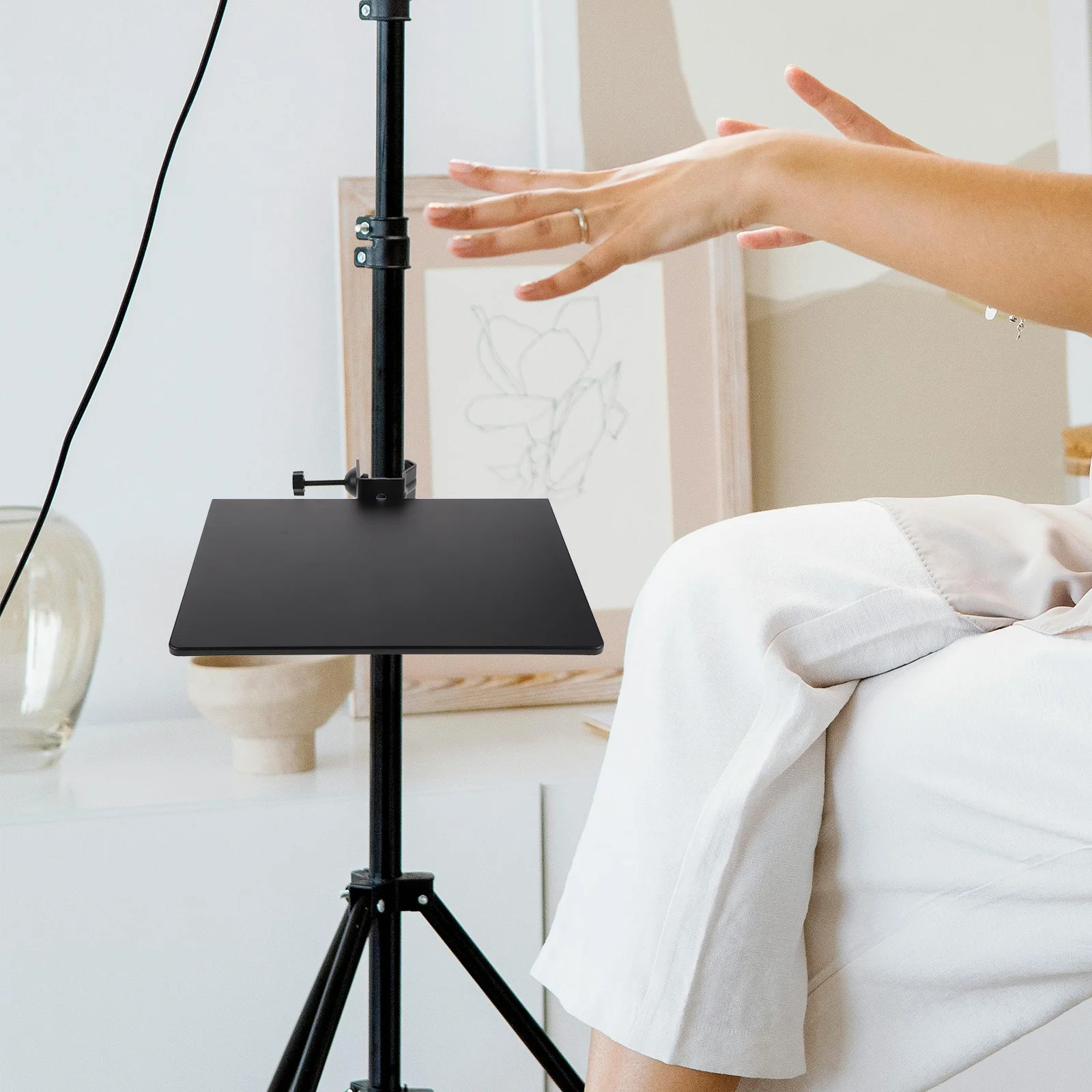 

Compact Universal Mic Stand Tray Holder for Sound Card and Accessories Adjustable Clamp-on Design Ideal for Broadcasting