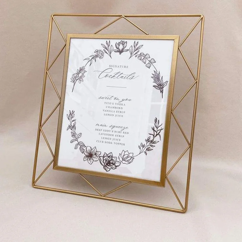 Ein eleganter, transparenter Glas-Fotorahmen mit hochwertiger, glänzender Oberfläche, geeignet für Hochzeitsfotos und professionelle Porträts. – Detail 3