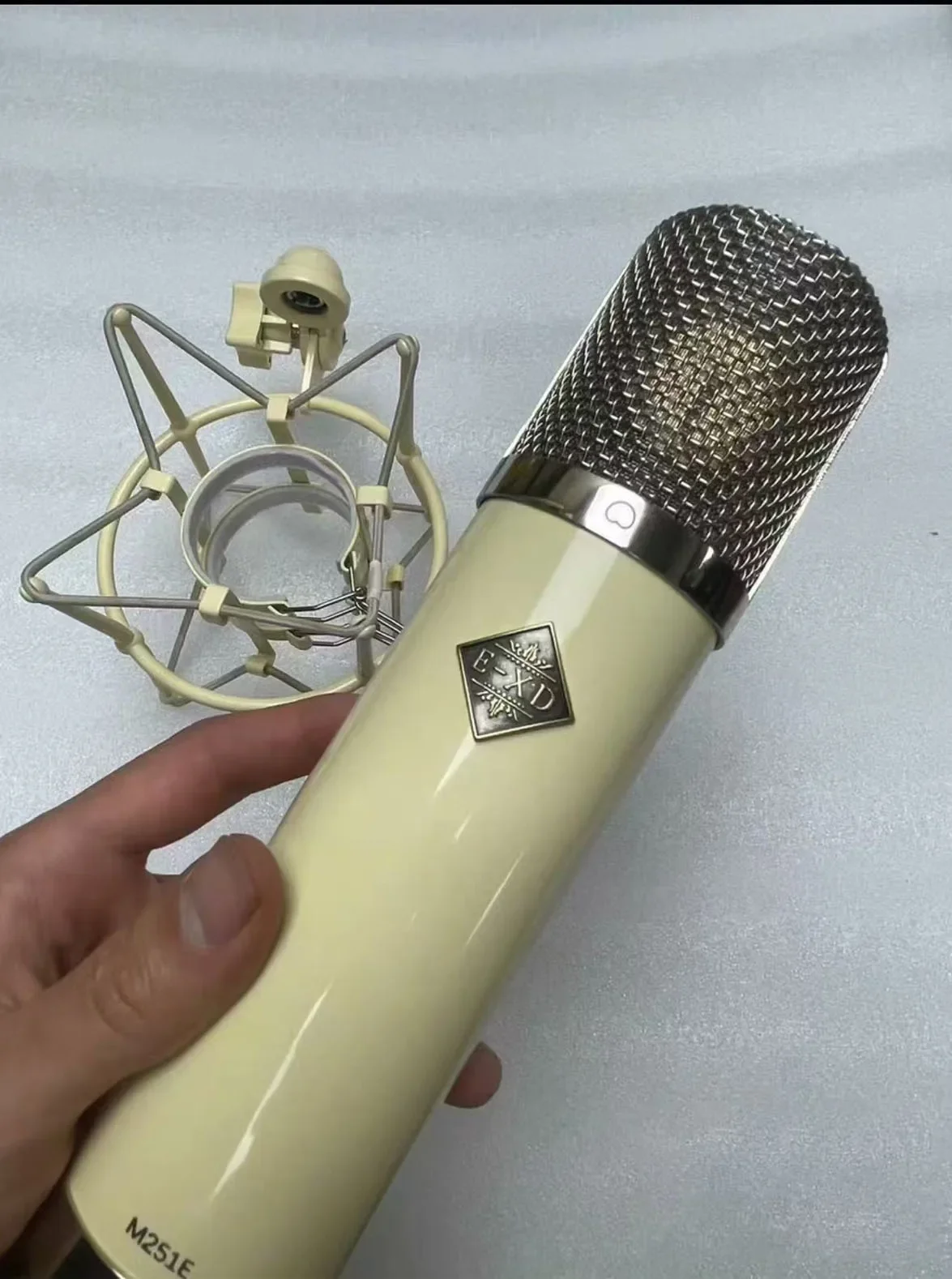 Professional EXD M251E large diaphragm condenser microphone, suitable for online live streaming and karaoke live recording
