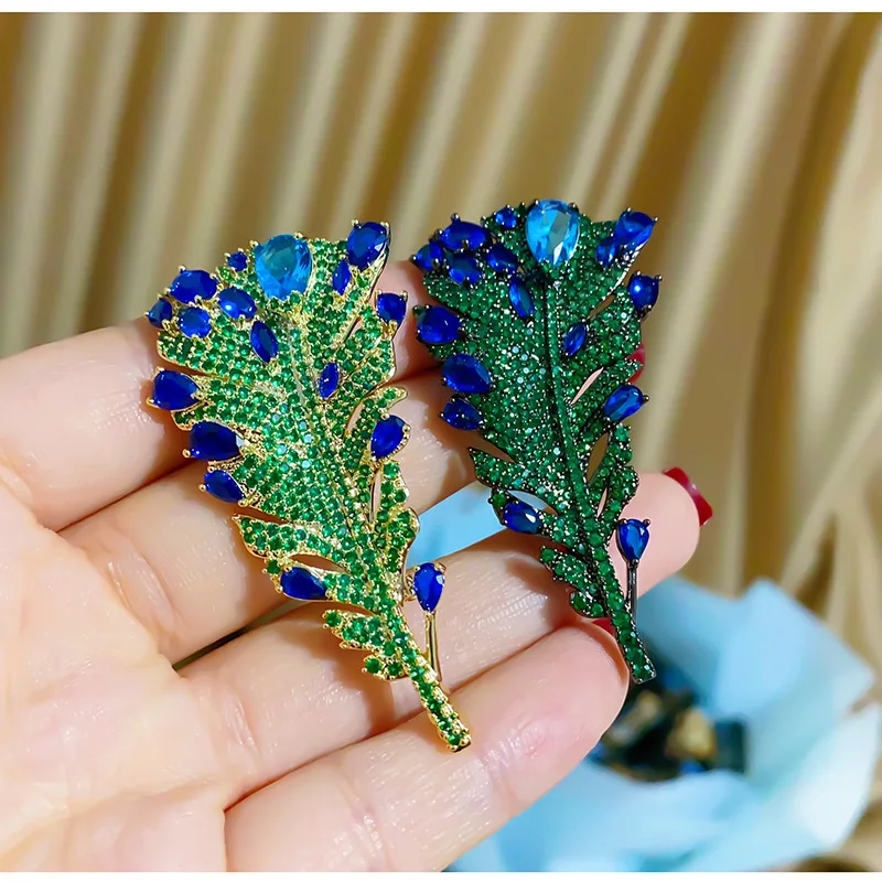 

Trendy Shines Green Cubic Zircon Feather Broochpins for Woman Man Vintage Temperament Luxury Laef Brooches Coat Suit Ornament