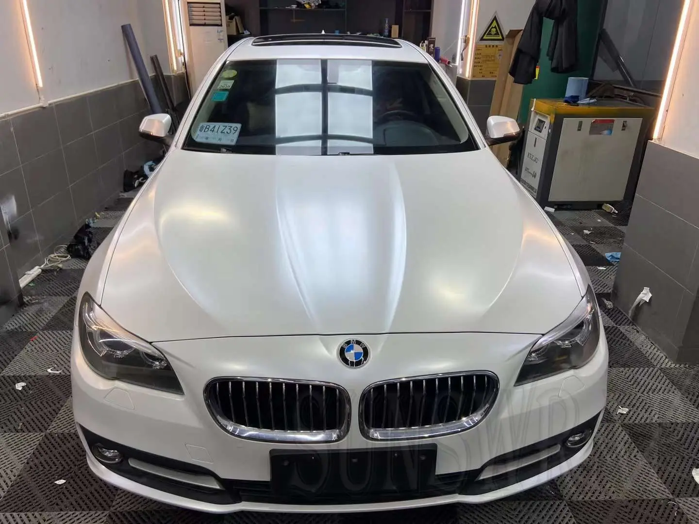 White Satin Chrome Vinyl Wrap Stretch Conform DIY Easy to Use Air-Release Adhesive (5ft X 59ft)