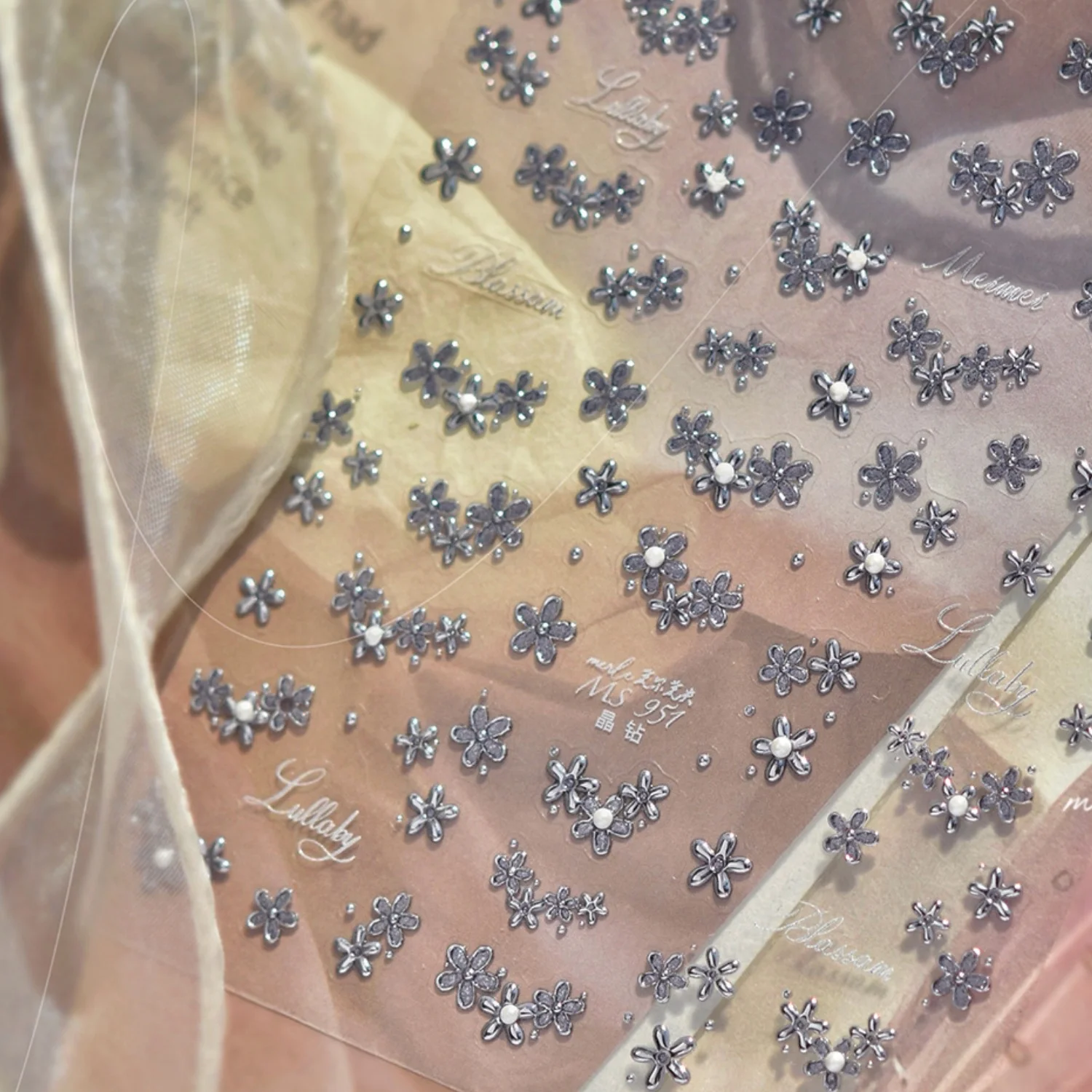 1 Stück 5D Weiche Niedliche Katzen-Kätzchen-Kuchen-Donut GLÜCK WUNSCHEN, GLÜCKLICHES LEBEN Nagelkunst-Aufkleber Geprägte Cartoon-Nagelsticker Maniküre DIY – Detail 12