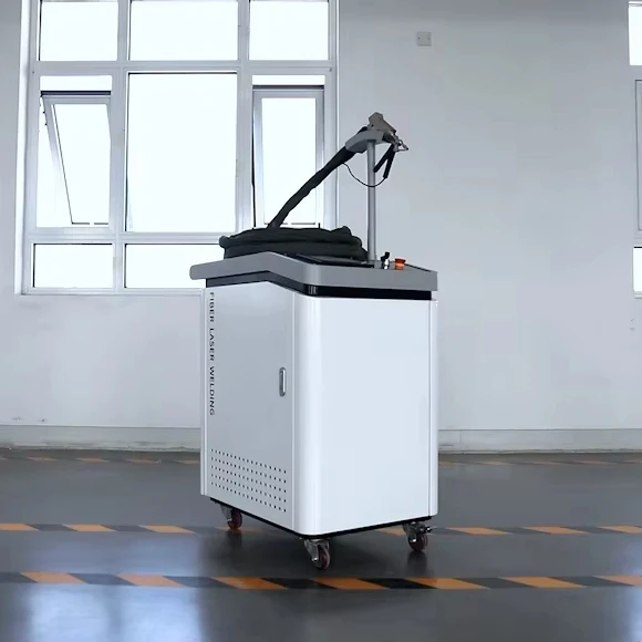 2025 تبريد المياه 1000 واط 2000 واط 3000 واط لحام بالليزر آلة تنظيف قطع اللحام بالليزر للألمنيوم والصلب #1