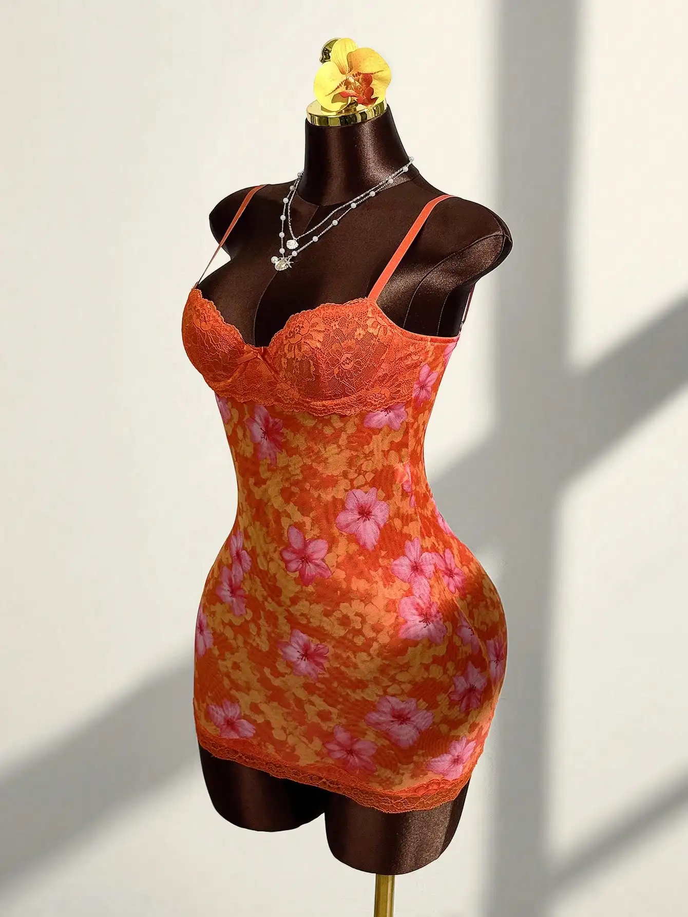 

Кружевное мини-платье с цветочным принтом и сетчатыми вставками, облегающее, в богемном стиле, сексуальное