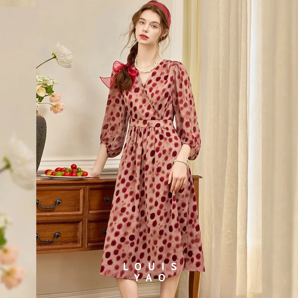 

Платье LOUISYAO в горошек с V-образным вырезом, женское, лето 2025, неэластичное, с рукавом три четверти, длинное, повседневное, для отпуска