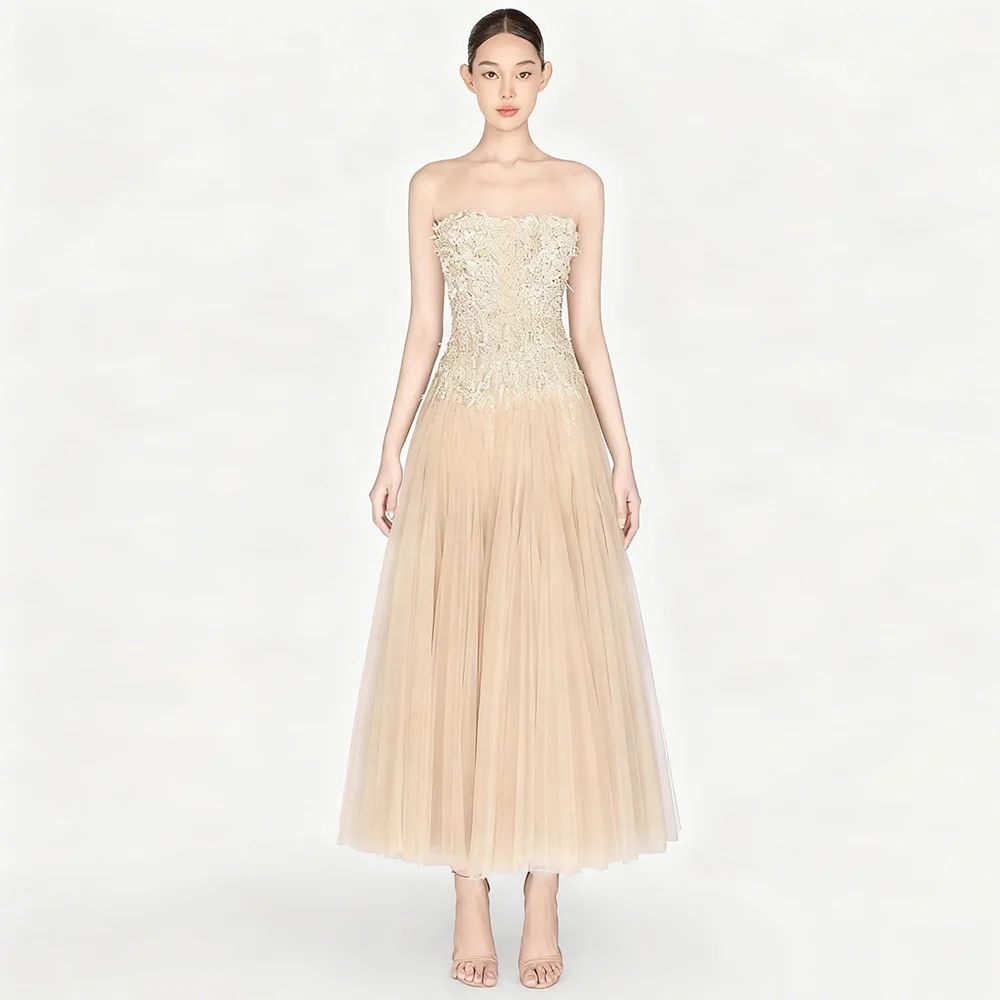 絶妙な手作りの花の装飾が施されたローブ・ド・ソワレ、高品質チュールAラインイブニングドレス、カスタマイズ可能なストラップレス・ノースリーブ・プロムドレス