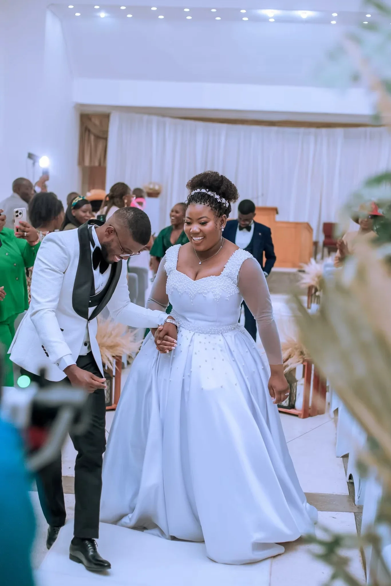 Customized  2 In 1 Lace Wedding Dresses Long Sleeve Sheer Bateau Appliques Detachable Train Bride Wedding Gowns