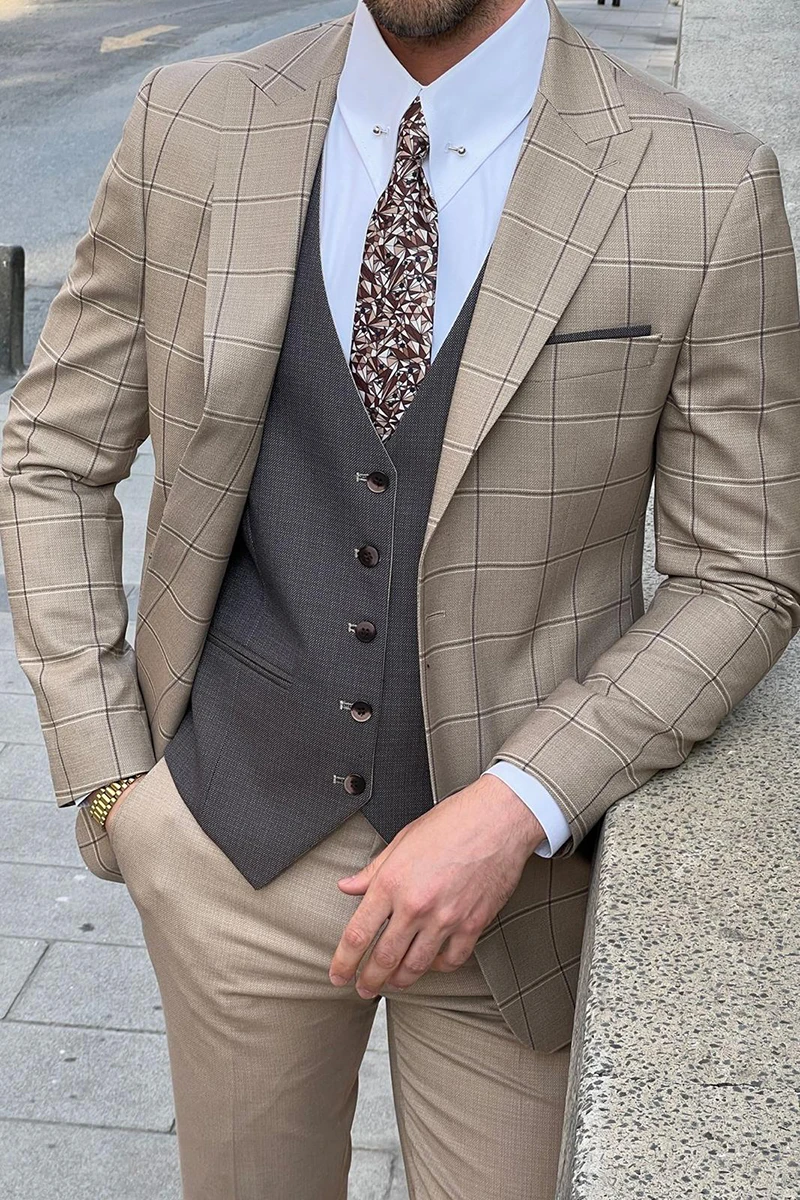 Mode Männer Anzüge Smoking Plaid Peak Revers Einreiher Taschen 3 Stück Blazer Weste Hose maßge schneiderte formelle Anlass Party