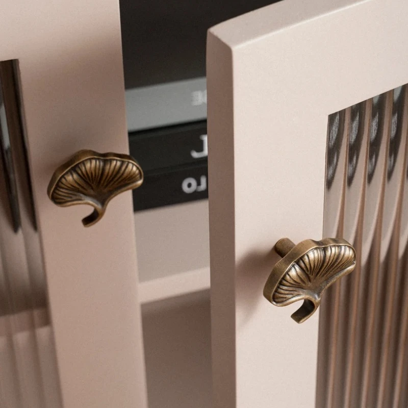 

Antique Brass Drawer Knobs Luxury Dresser Drawers Knob Solid Round Handle Single Hole Ginkgo biloba Design kitchen Cabinet Pull