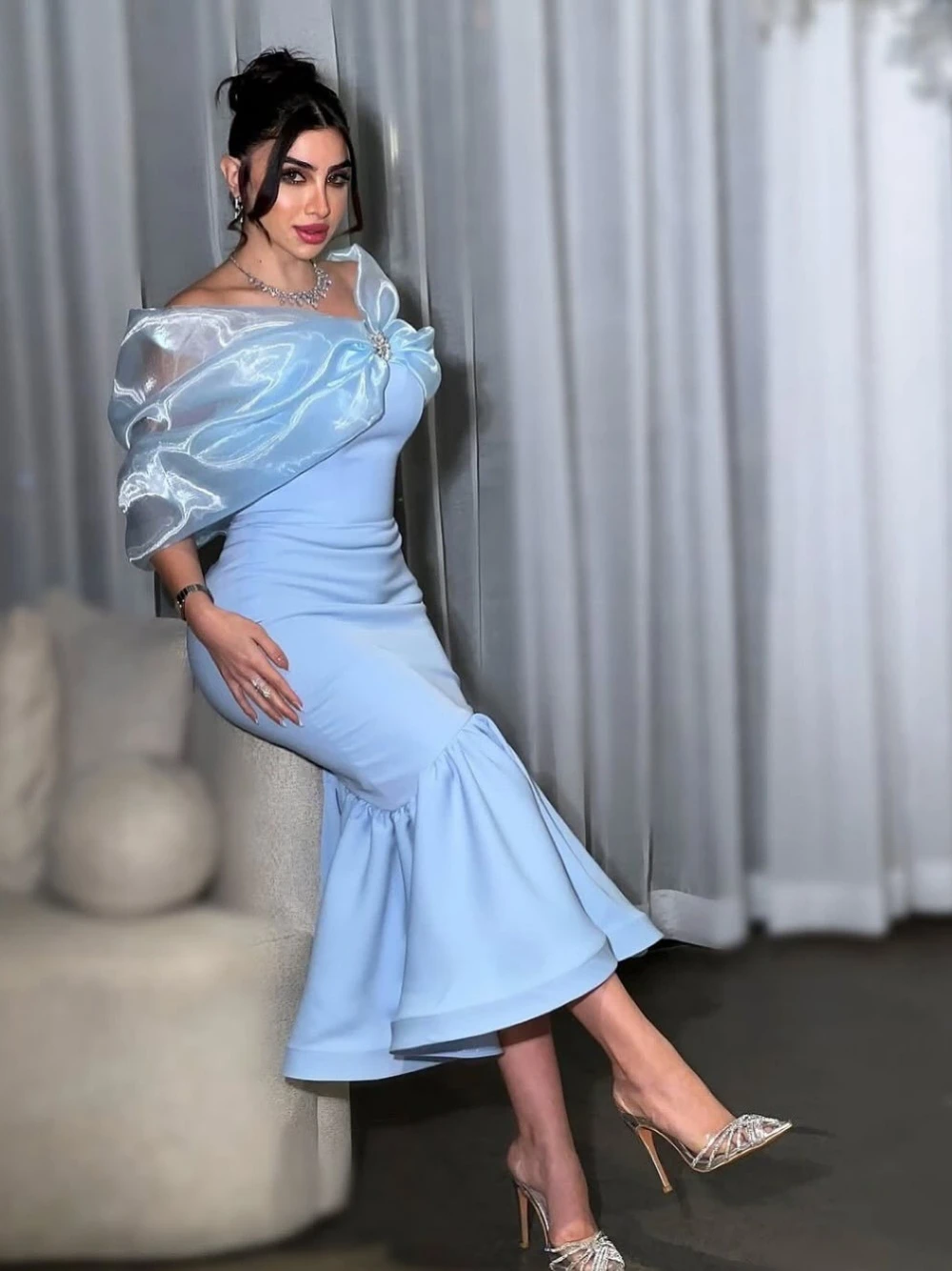 Abito da sera grazioso a sirena aderente blu Nuovo arrivo in raso chic con spalle scoperte Abito da cocktail Festa di compleanno Spedizione veloce