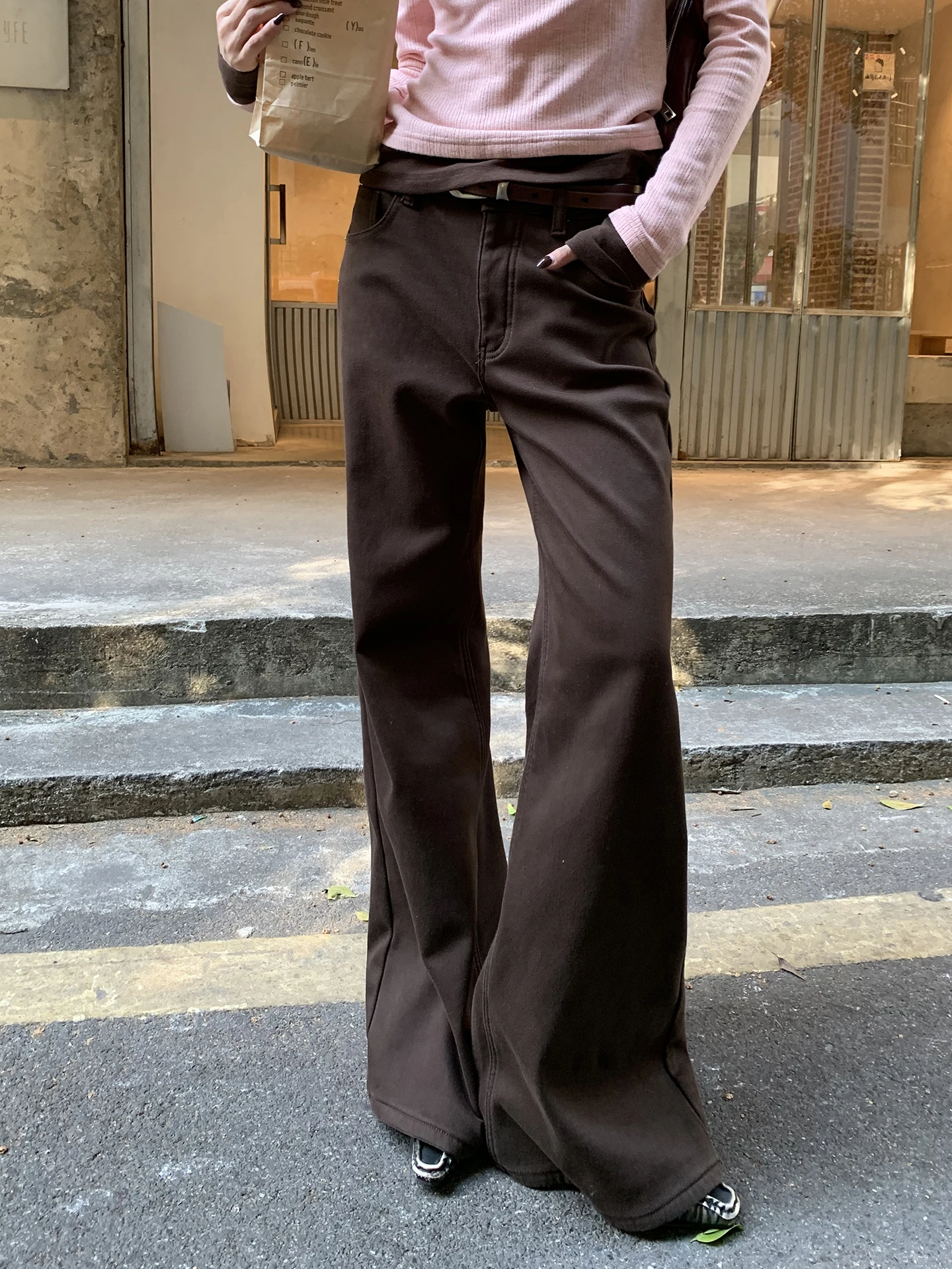 بنطلون جينز نسائي أحمر بأسلوب المشاهير، مبطن بالصوف، خصر منخفض، ساق مستقيمة، نمط كاجوال، موضة شتوية