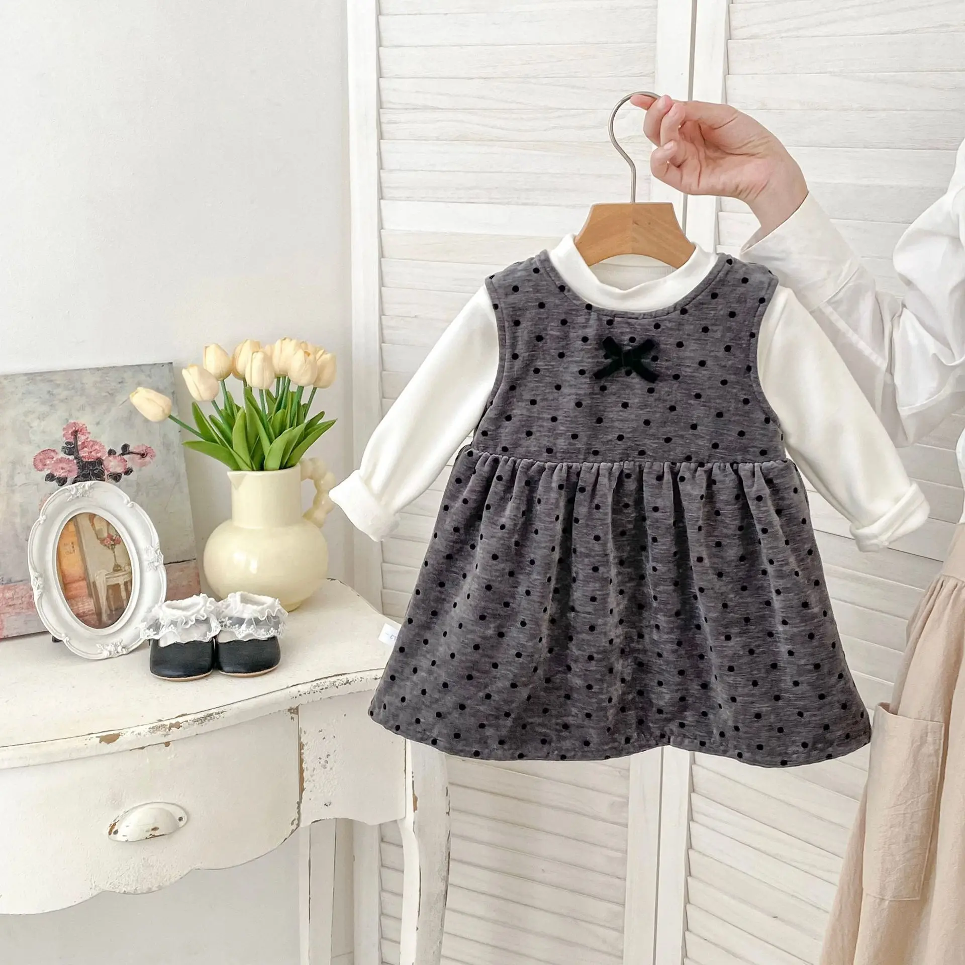 

Winter New Girls' Velvet Polka Dot Vest Dress, Stylish Bow Princess Dress, Thick Base Two-piece Set