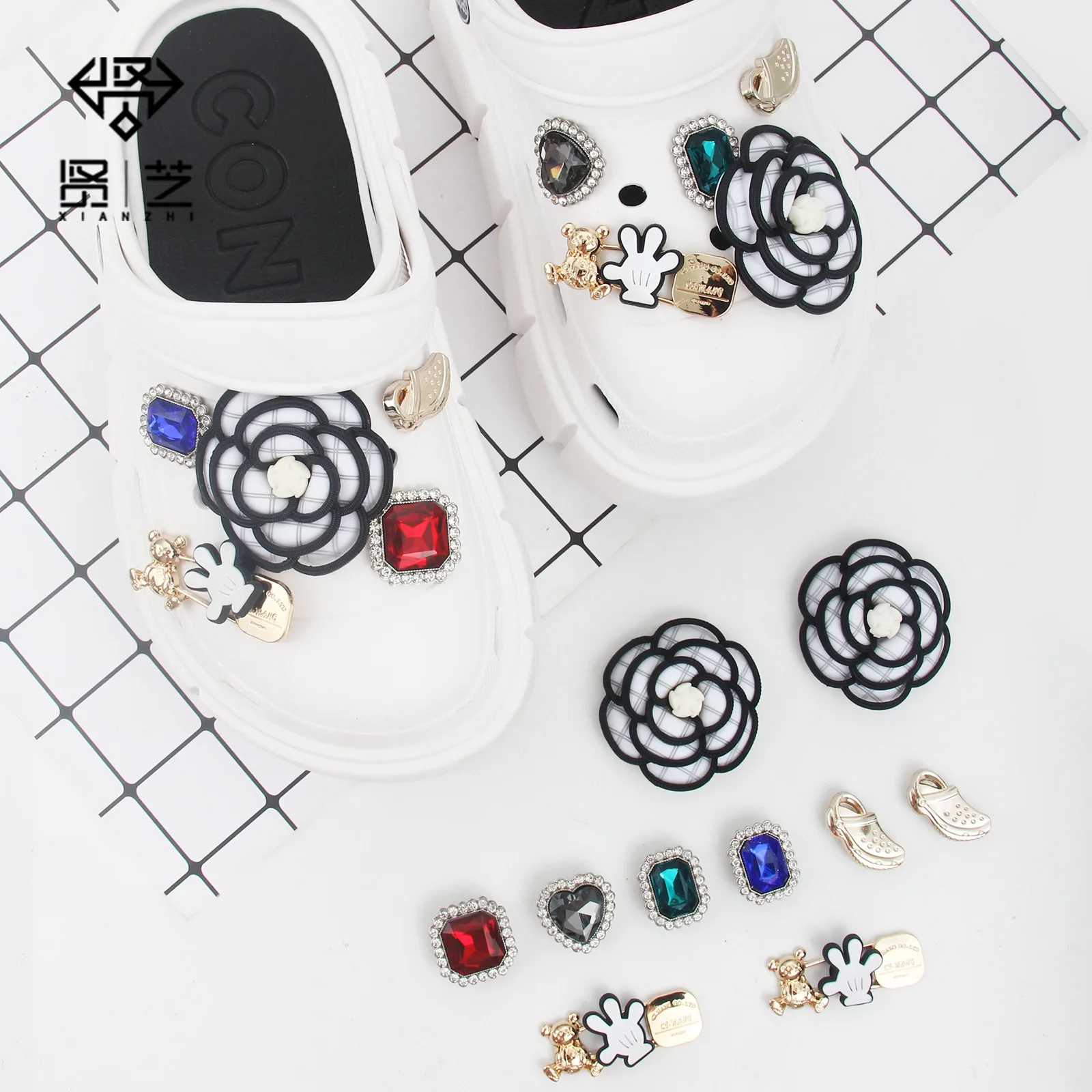 

Detachable Designer Charms Butterfly Flower Chain Letter Set Elegant Adornment for Clogs Sandals Luxury Footwear Decoration DIY