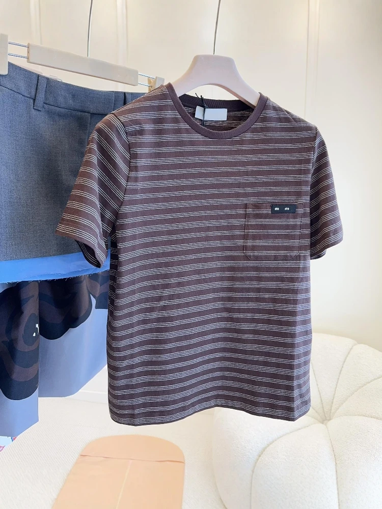 

High-End European Sle Women's ort Sve T-irt Brown Striped Patchwork Logo Casual Summer Top Faionable Slim Fit