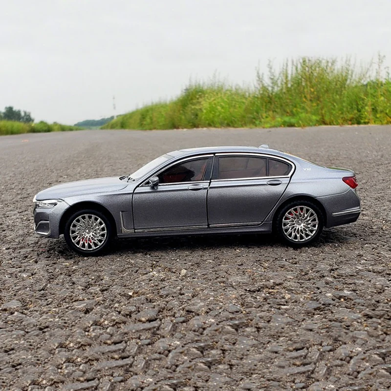 1:24 Druckguss neue Legierung Auto Modell Sound Licht zurückziehen Sportwagen Kinderspiel zeug Geburtstags geschenk Sammlerstücke