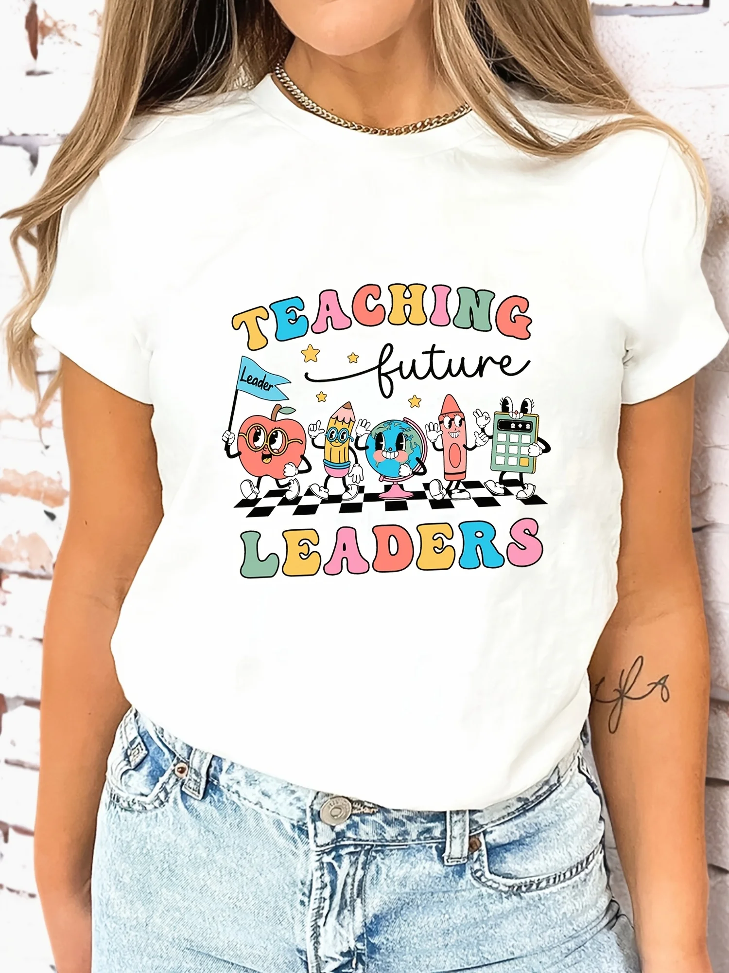 

Женская футболка с коротким рукавом и круглым вырезом