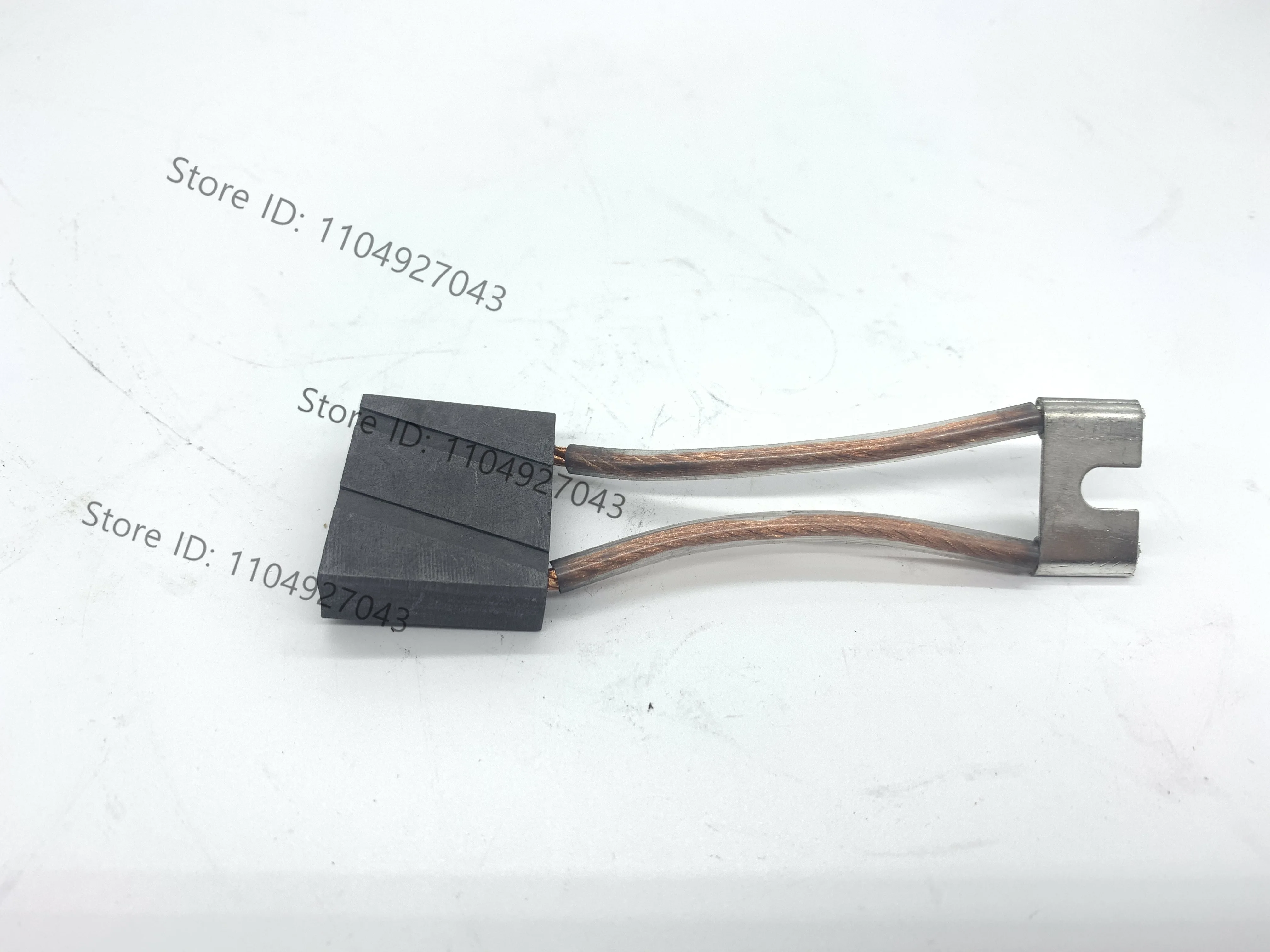 Applicable Linde forklift parts E16C drive motor carbon brush 335 electric forklift carbon brush 0009718189