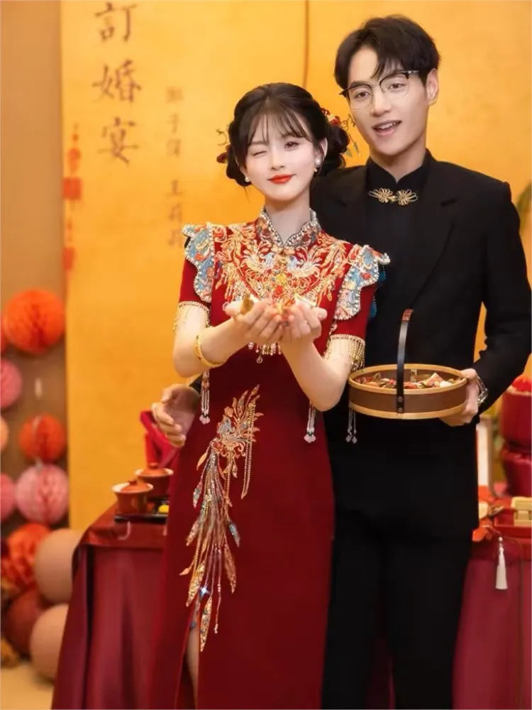 

New Chinese-style heavy industry cheongsam toasting style for velvet clothing