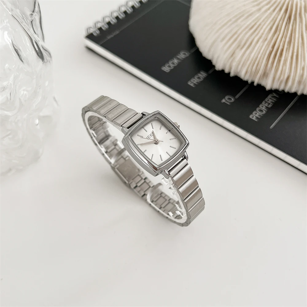 

StylishAnd Minimalist Small Dial Watch For WomenA Lightweight And Exquisite Square Watch With A Luxurious And Sophisticated Feel