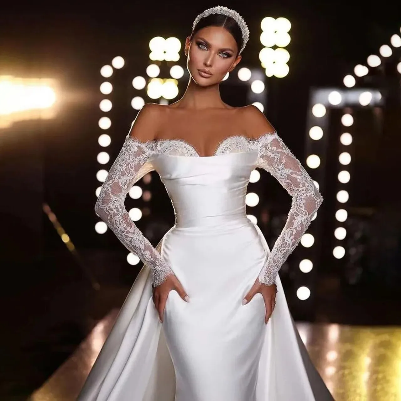 Alonlivn Aangepaste satijnen lieverd zeemeermin trouwjurk afneembare rok ruches plooien off-shoulder mouwen 2-in-1 bruidsjurken