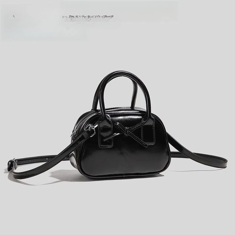 2026 حقائب كتف عصرية جديدة ذات قيمة عالية حقيبة ساعي البريد ذات إحساس عالي على الطراز الأجنبي حقيبة يد البولينج #3