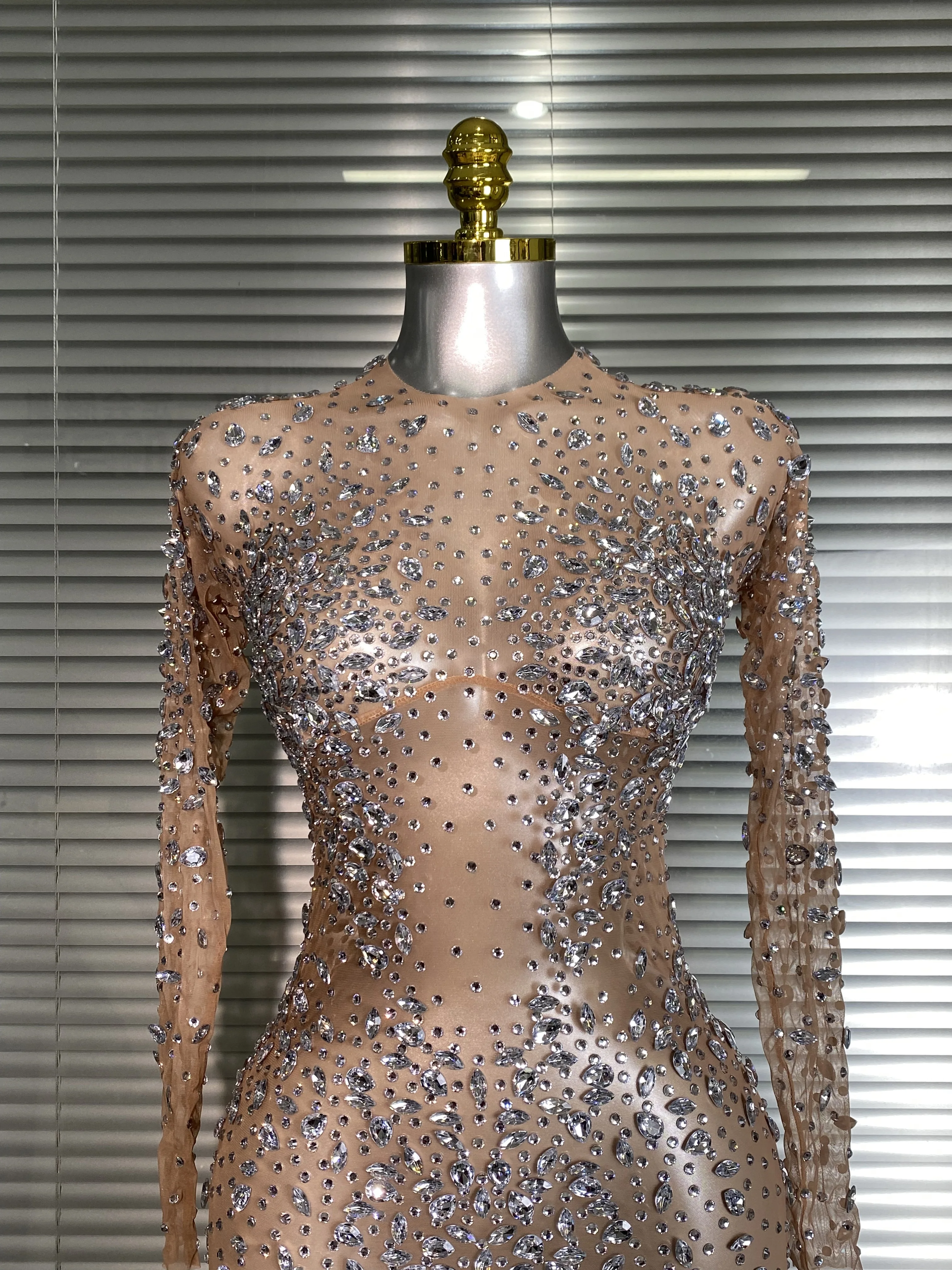 セクシーな長袖メッシュスパンコールマキシドレス、シースルーシアーパーティー、シンガーパーティーコスチューム、ステージパフォーマンスドレス