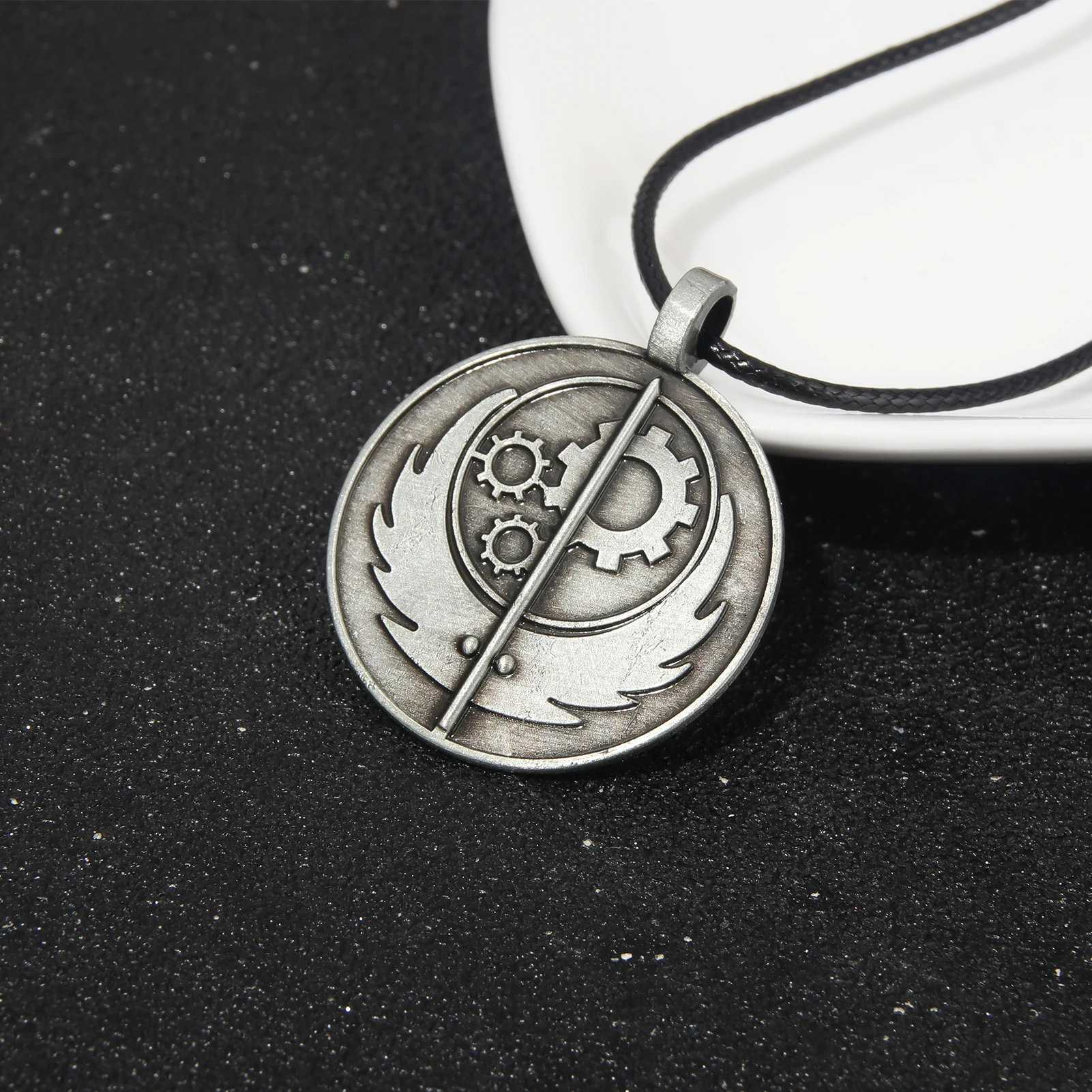 Brotherhood Of Steel Logo Necklace Round Metal Pendant Rope Chain Necklaces for Women Men Jewelry Accessories