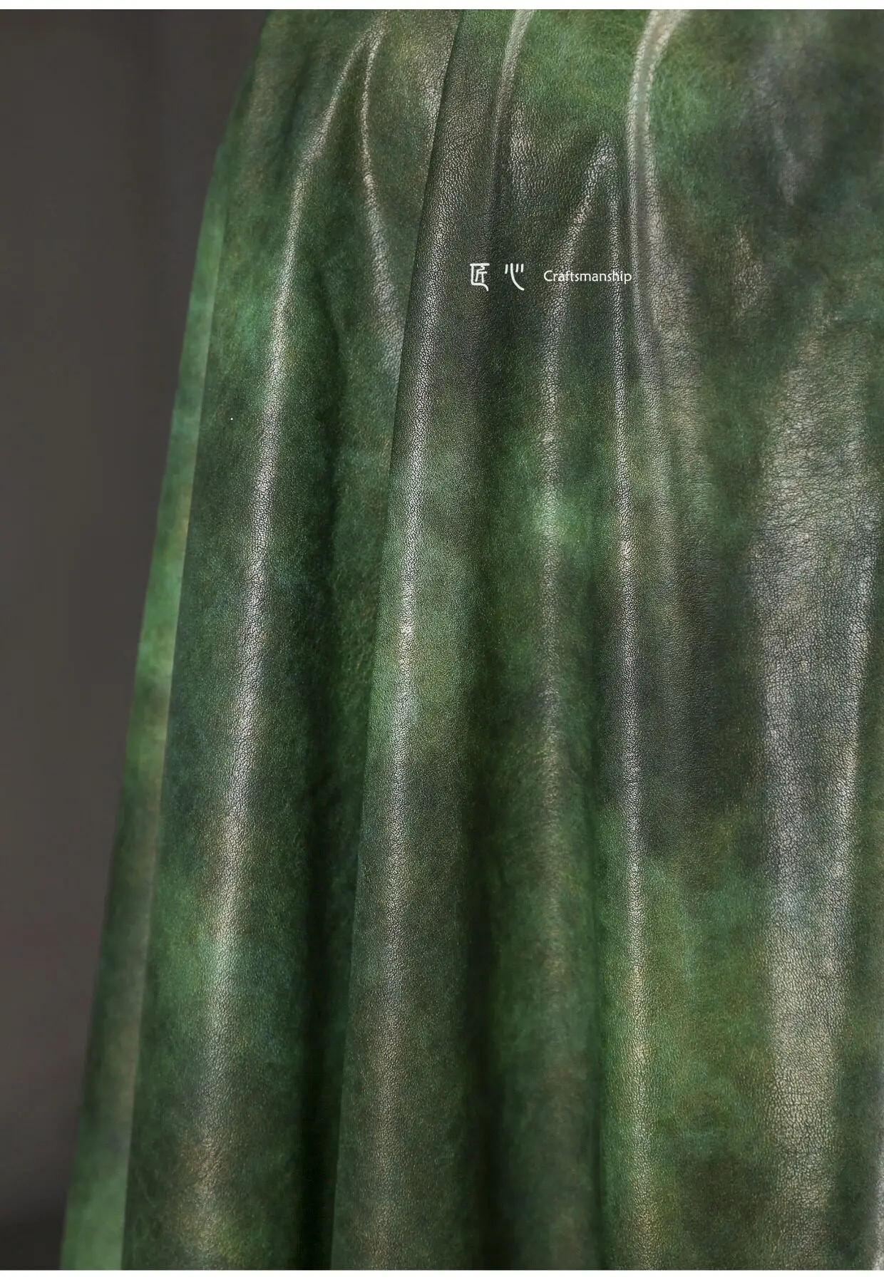 Grünes Batik-Leder, Weiches Leder, Nicht-elastisches PU, Altes und Wiederverwendetes Knackiges Leder für Taschen, Jacken, Kleidung, Designer-Stoff – Detail 23