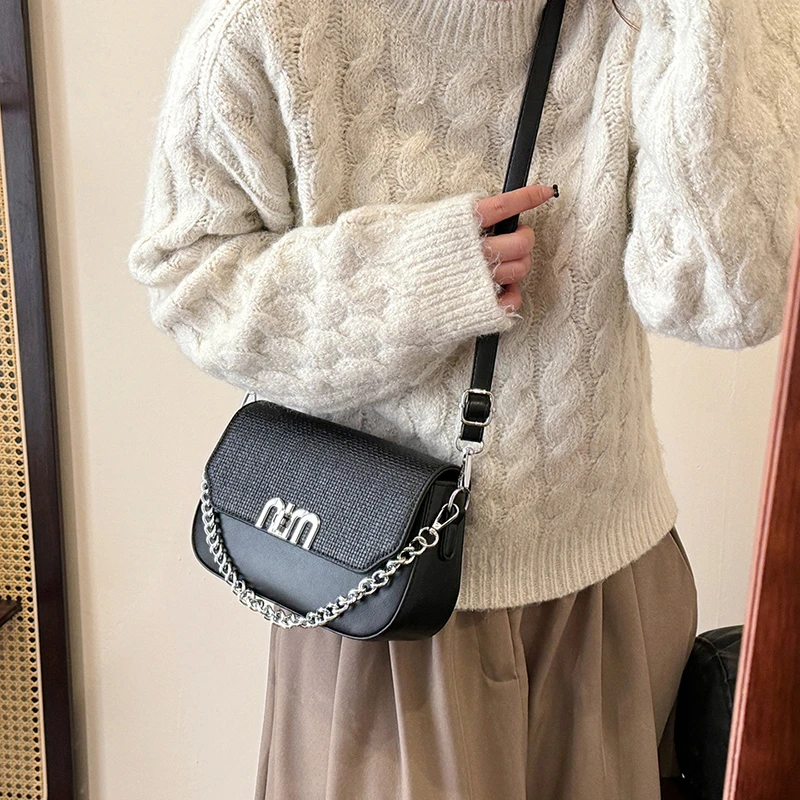 

Fashionable Shopper Bag With Unique Trendy Style And Large Capacity For Business Women Commuter Essentials