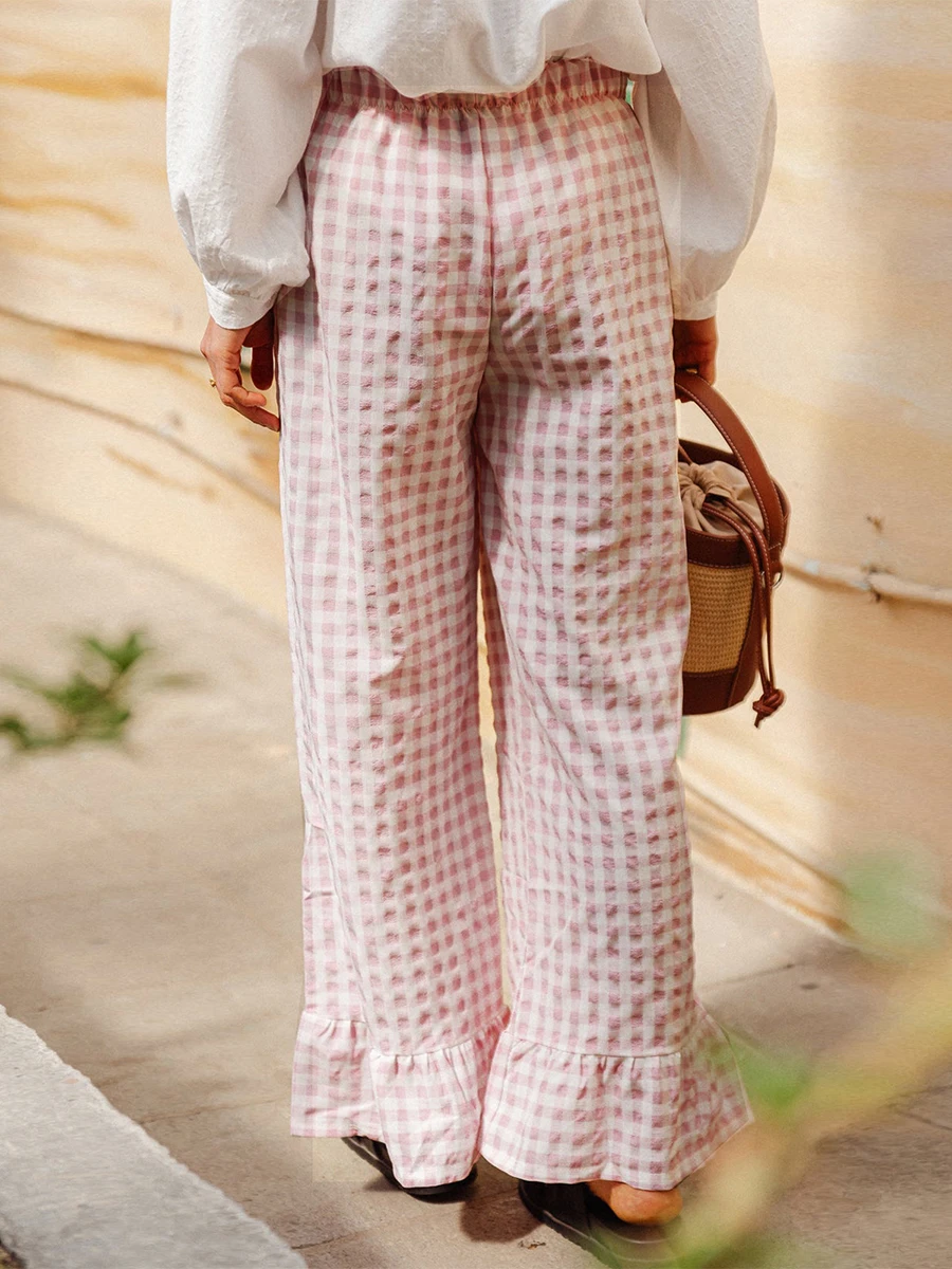 Dames Broek Met Geruit Patroon En Uitlopende Zoom En Rekbare Tailleband Voor Een Ontspannen En Stijlvolle Look