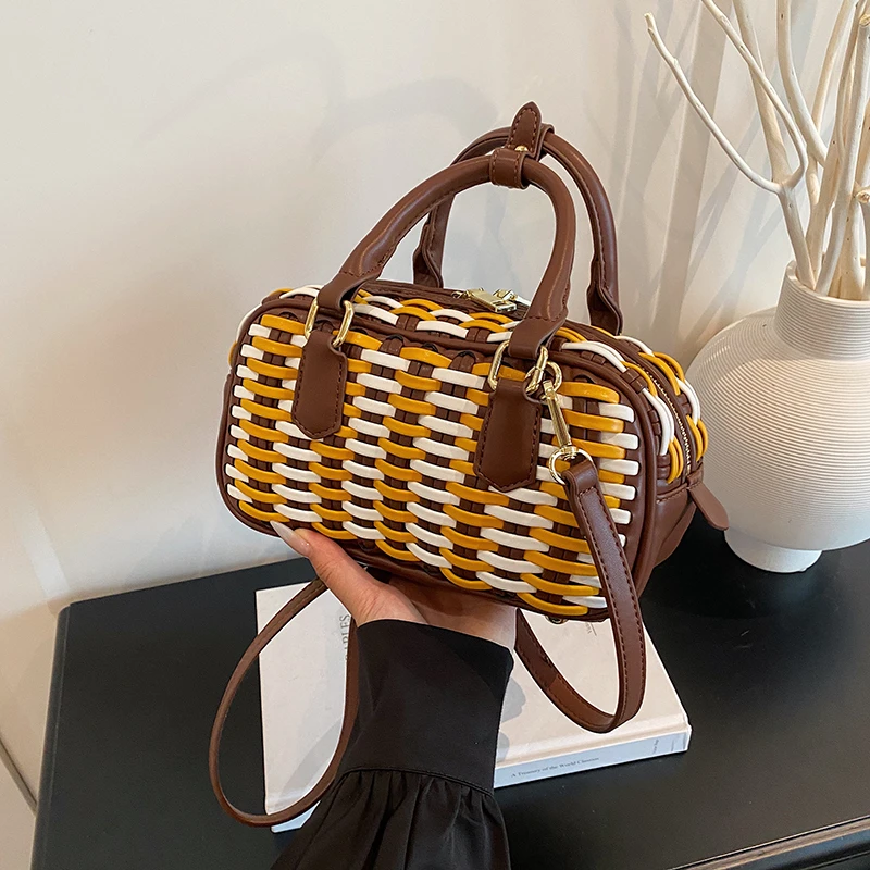 

Stylish Vintage Leather Diaper Bag: Elegant Crossbody Handbag For Women With Luxury Designer Style And Large Tote Capacity