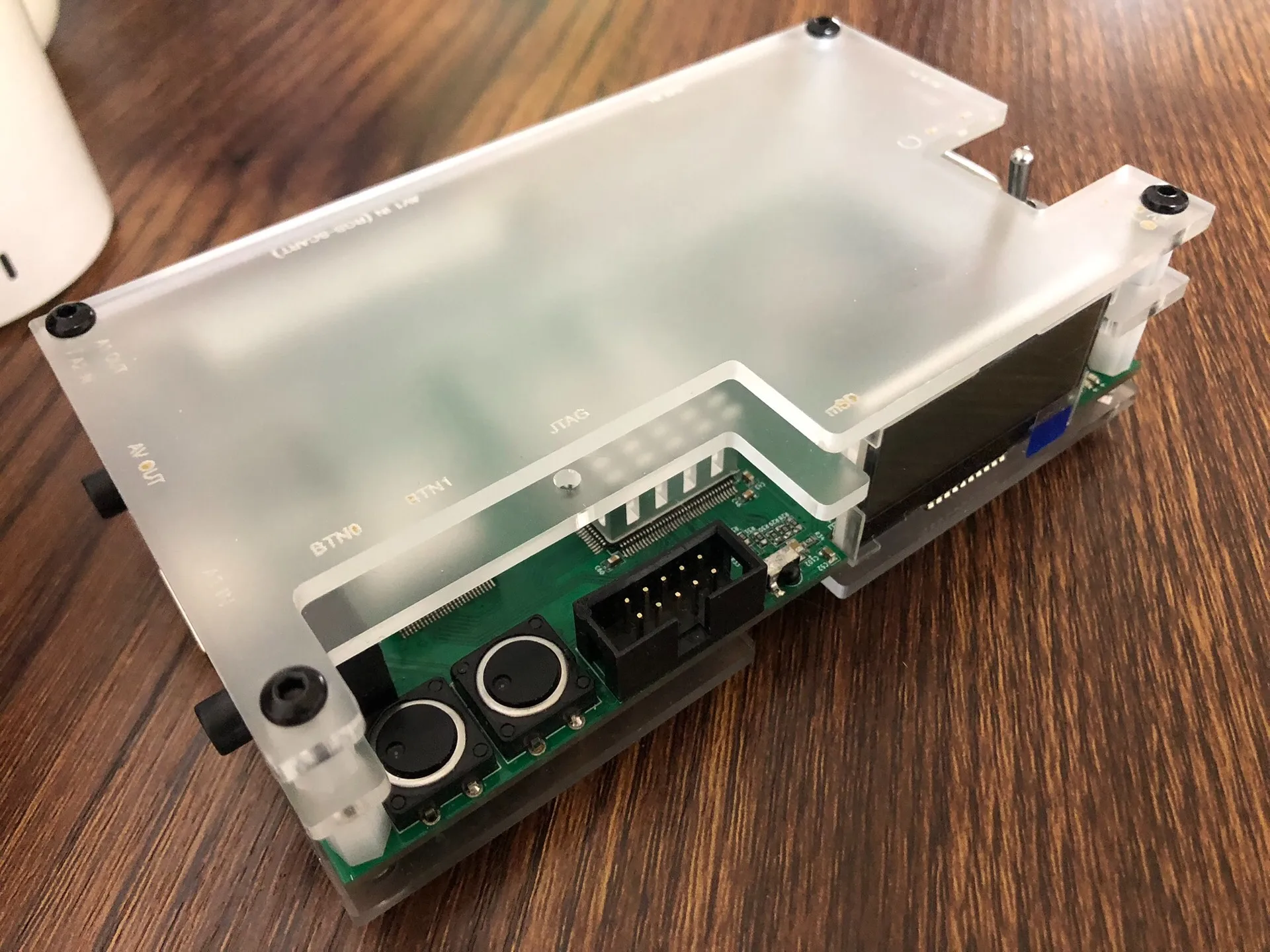 Версия OSSC Scaler 1.8, новейшая прошивка 1.12, поддерживает интерфейс RGB и поддерживает хост в стиле ретро для HD HDMI. Версия OSSC Scaler 1.8, новейшая прошивка 1.12, поддерживает интерфейс RGB и поддерживает хост в стиле ретро для HD HDMI.