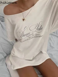 Camisetas blancas para mujer, Tops Y2k con cuello de barco, estampado de letras, Camisetas de manga corta, camiseta informal Sexy con hombros descubiertos