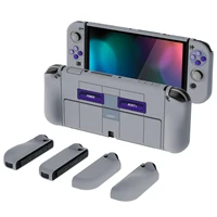 PlayVital AlterGrips Funda protectora delgada Carcasa dura para interruptor NS OLED con empuñaduras para pulgar y tapas de botones - Estilo clásico SNES