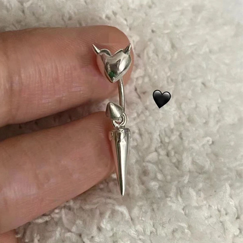 Korean Fashion Devil Heart Shaped Rivet Earrings for Women Punk Charms Geometric Earrings Goth Jewelry Cool Accessories