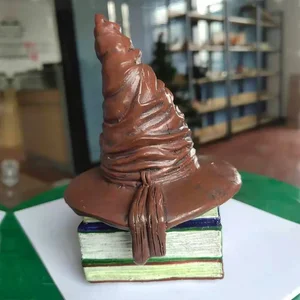Harry Potter Wizard Hat Resin Pendant, Wizard Hat, Decoração De Árvore De Natal, Enfeites, Decoração De Casa, Miniaturas Figurinhas 10 principais vendas estátua mago - №4