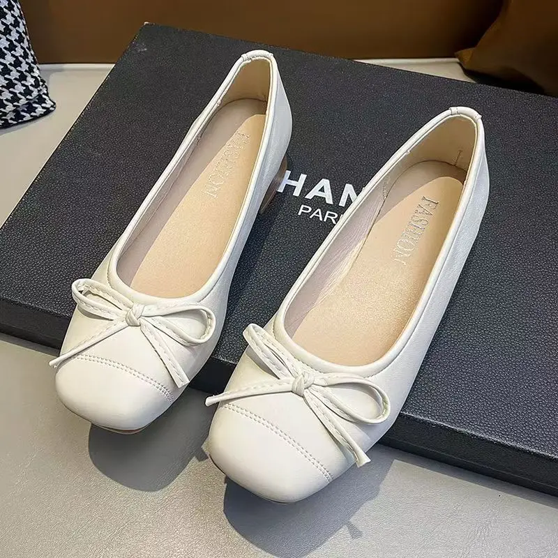 

Новые женские туфли из неглубокой кожи на низком каблуке, весенняя мягкая подошва, нескользящая обувь с квадратным носком, легкая рабочая обувь с бантом, пригородная обувь