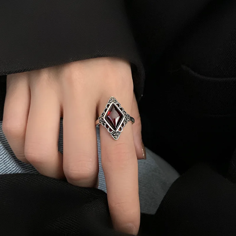 Hohe Qualität Vintage Raute Design Roter Granat Stein Thai Silber Damen Ringe Großhandel Schmuck Für Frauen Weihnachtsgeschenke – Detail 4