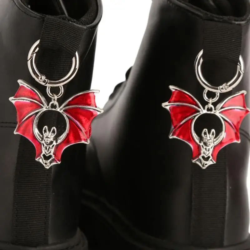 1Pcs Holiday Party Gifts Grunge Punk Style Dark Style Bat Keychain Heart-shaped Buckle Boot Accessories Halloween Decoration