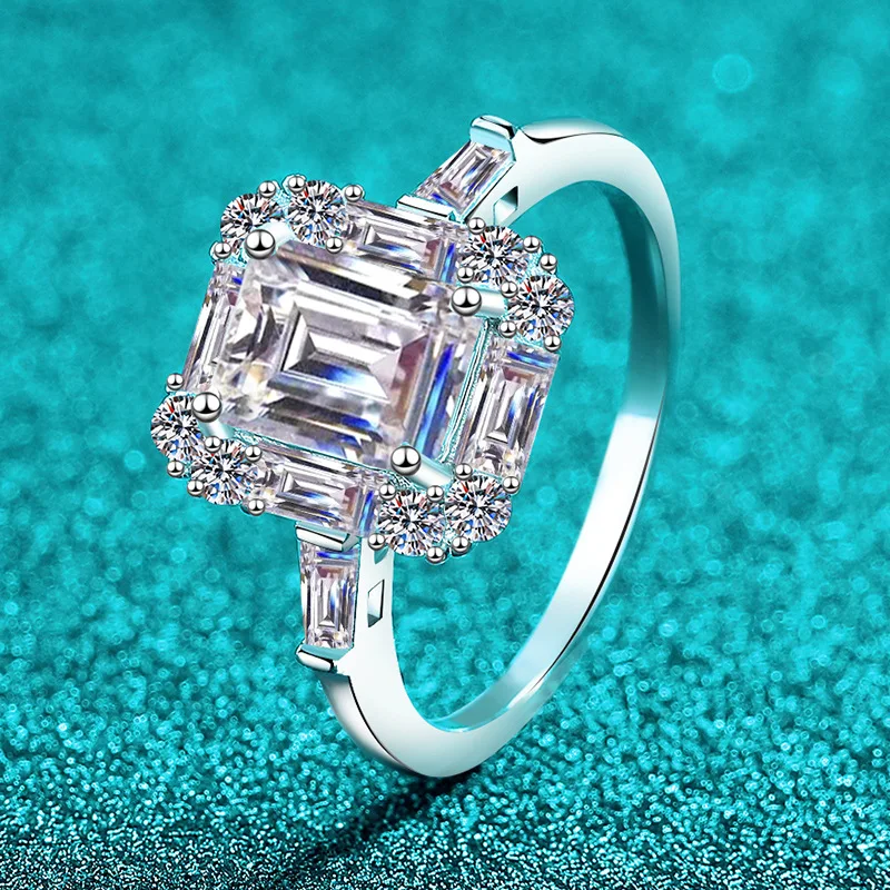 Elegant PT950 Platinum Geometric Beveled Square 2-carat Moissanite Ring for Women, Luxurious Emerald / Radiant Cut Weddign Band