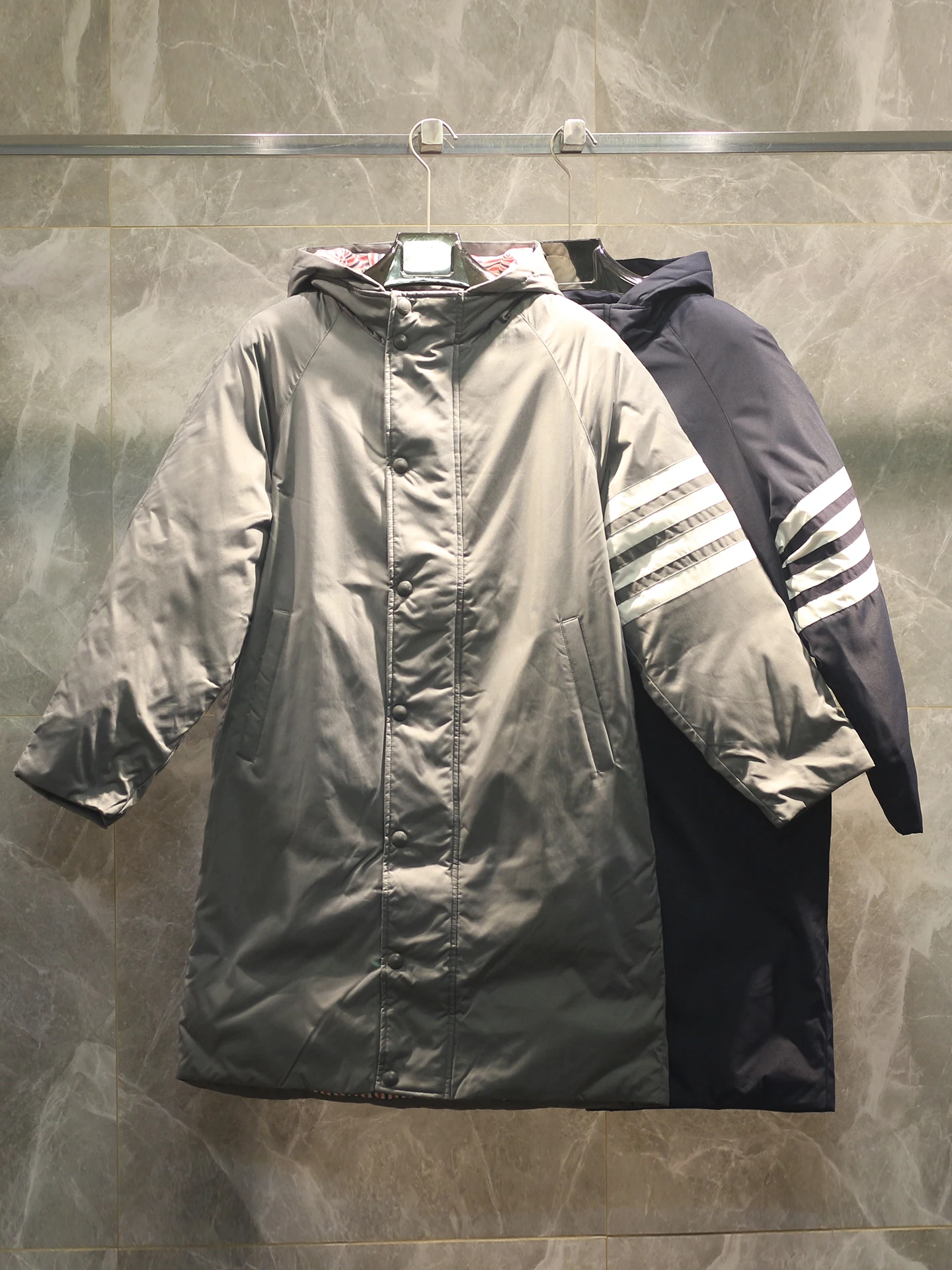 

Высококачественная утепленная пуховая куртка-пуховик с капюшоном для осени и зимы, новая модель, удлиненная, теплая, ветрозащитная, износостойкая, на молнии.