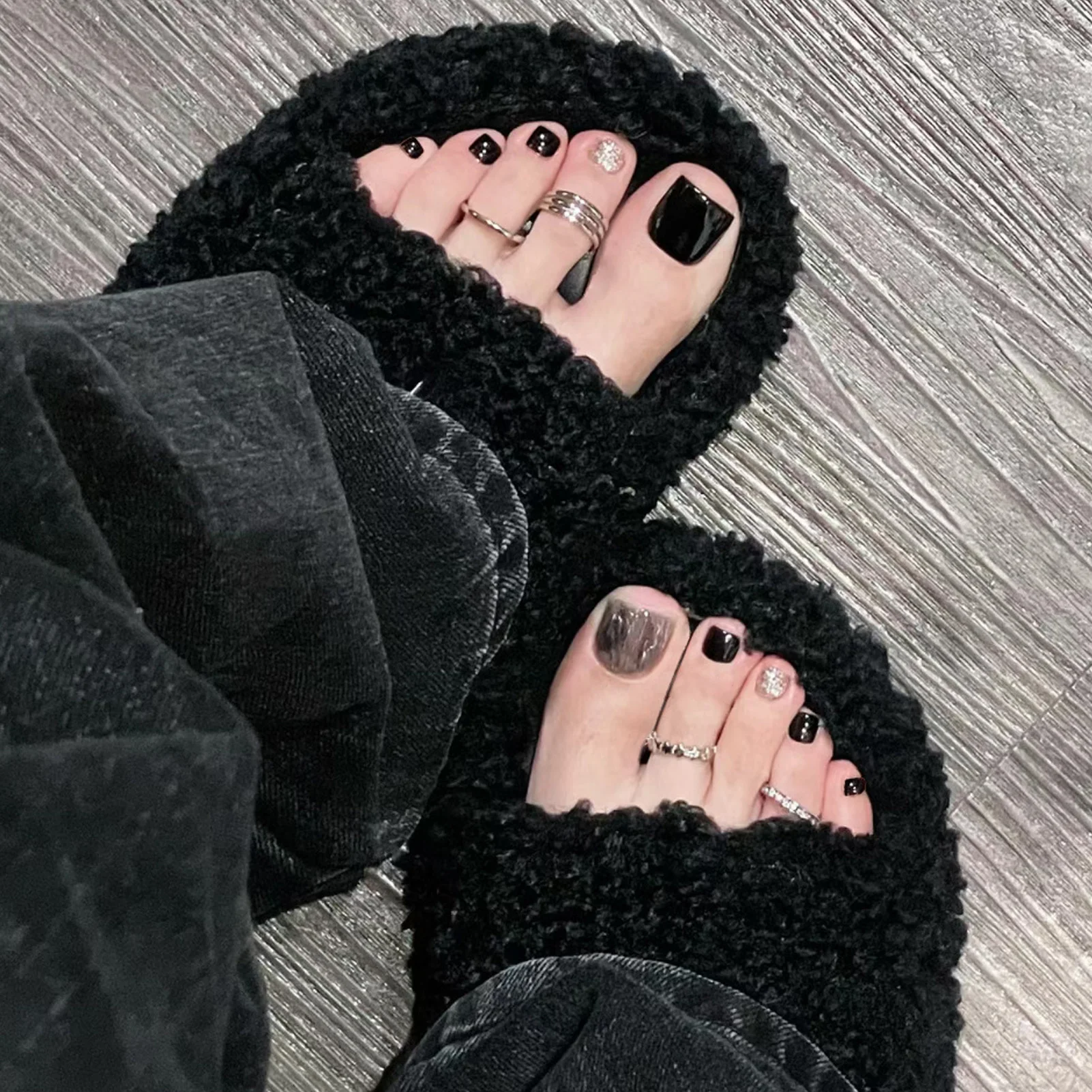 24pcs Trendy Press On Toe Nails Black Silver Gradient Fake Toenails for Summer Beach Party False Nails Full Cover Nail Tip